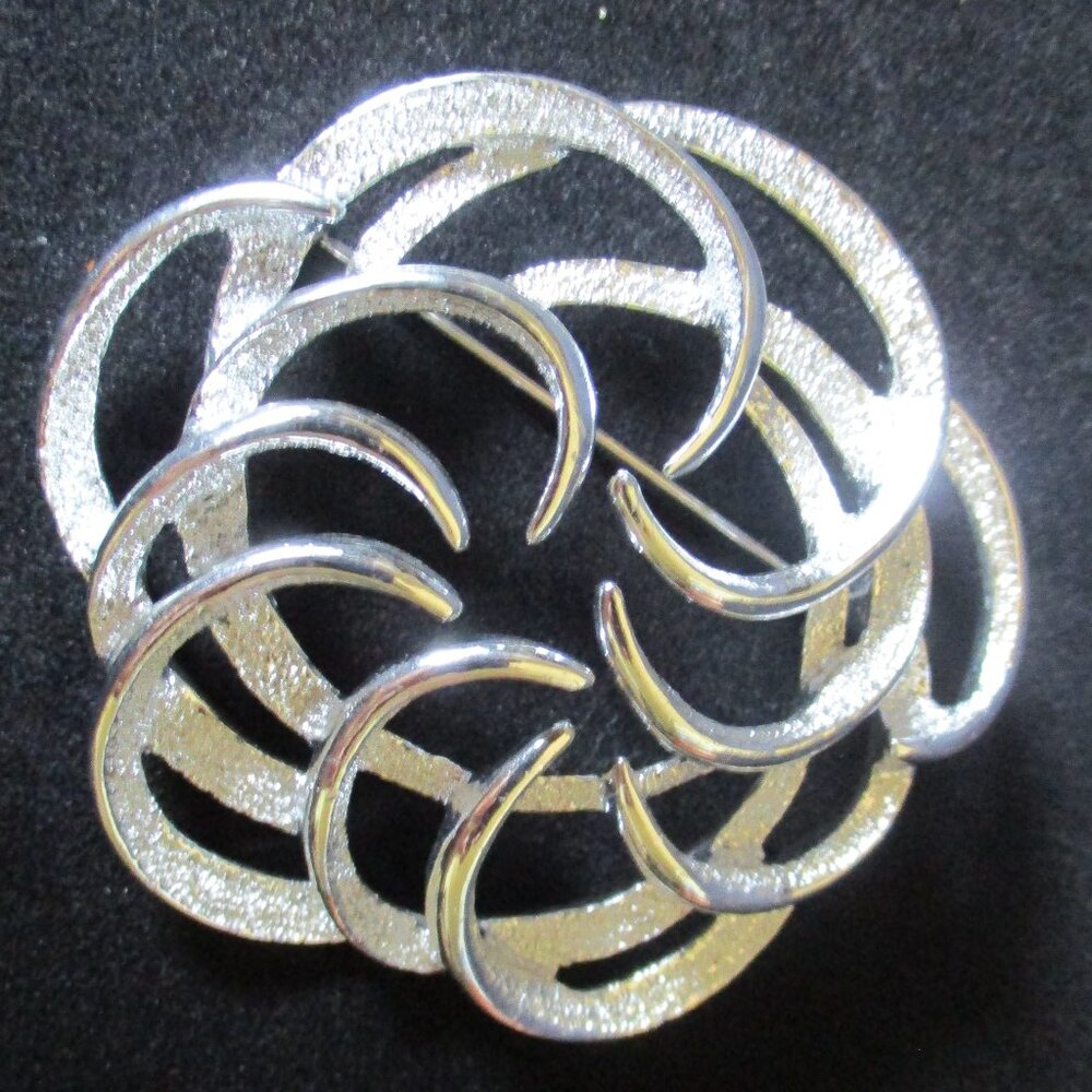 Vintage 1967 Sarah Coventry Tailored Swirl Textured Silver Tone Brooch Pin 2.25"